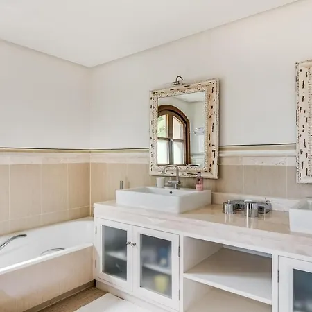 About La Rotonda Villa Marbella