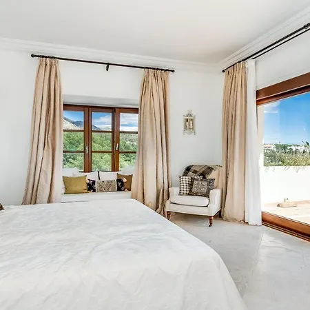 About La Rotonda Marbella